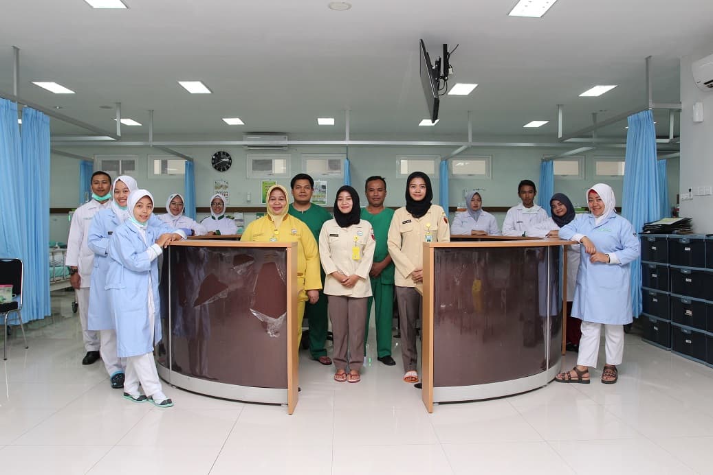 Unit Hemodialisa Rumah Sakit Tk.II dr. Soepraoen